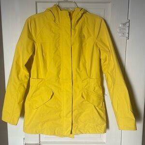 The North Face Dryvent women’s raincoat, EUC, M